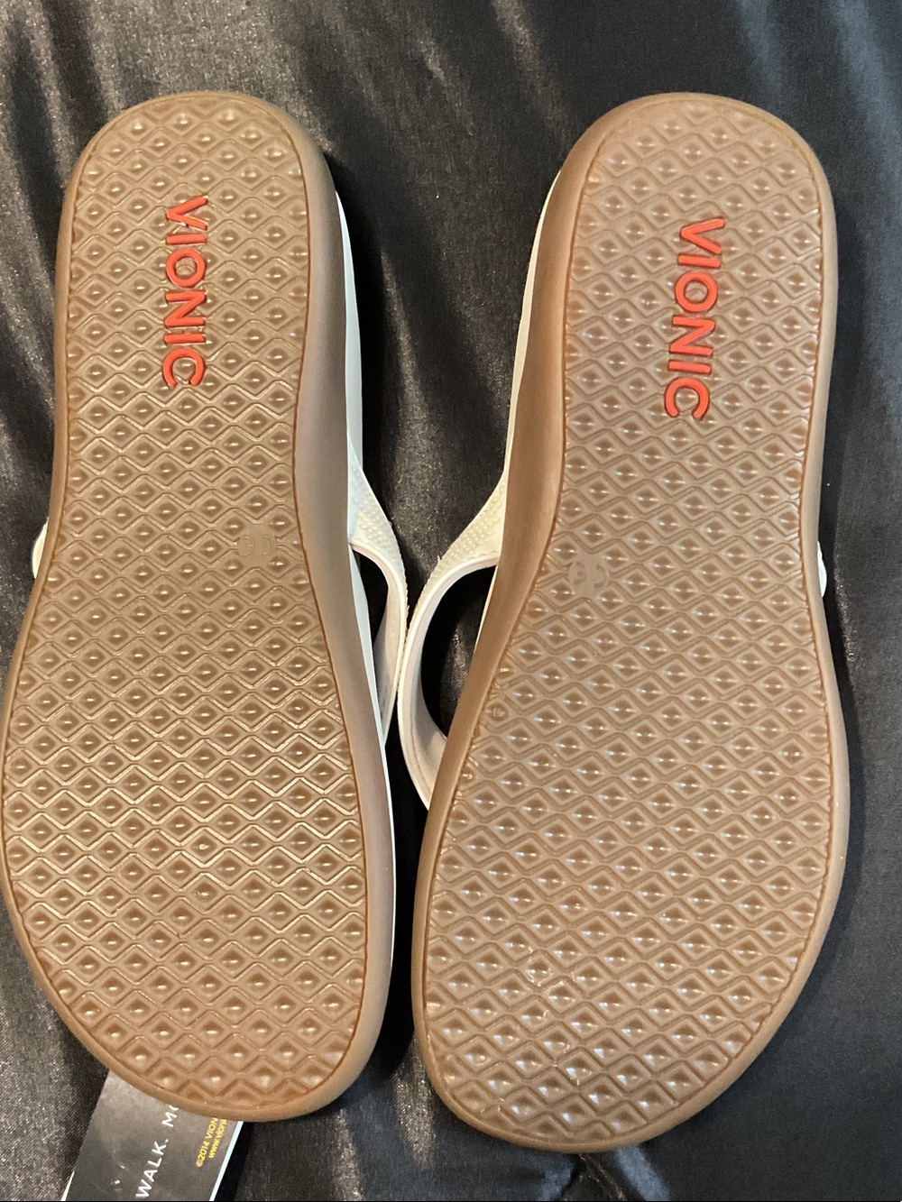 Vionic Women's White Iridescent Strap Thong Sandals - Picture 3 of 5